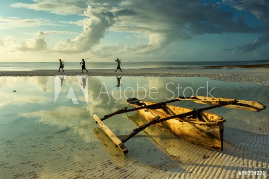 Bild på Traditional fisher boat in Zanzibar with people going to fish on
